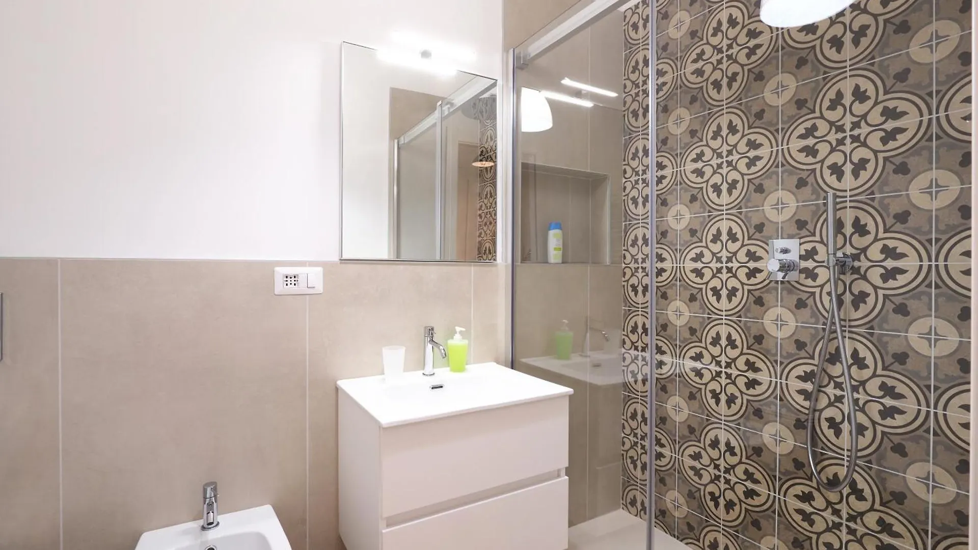 Apartament Primopiano - Russo Mediolan 0*,